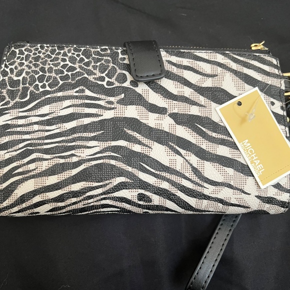 Michael Kors Jet Set Wristlet - Picture 2 of 3